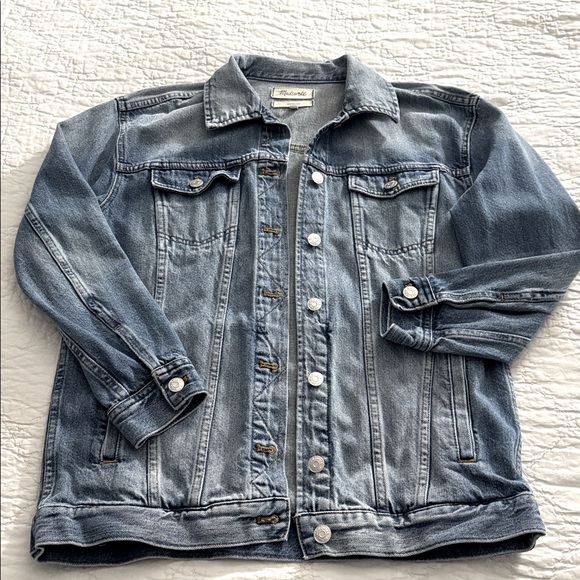 Madewell The Oversized Jean Jacket in Capstone Wash - Picture 4 of 6